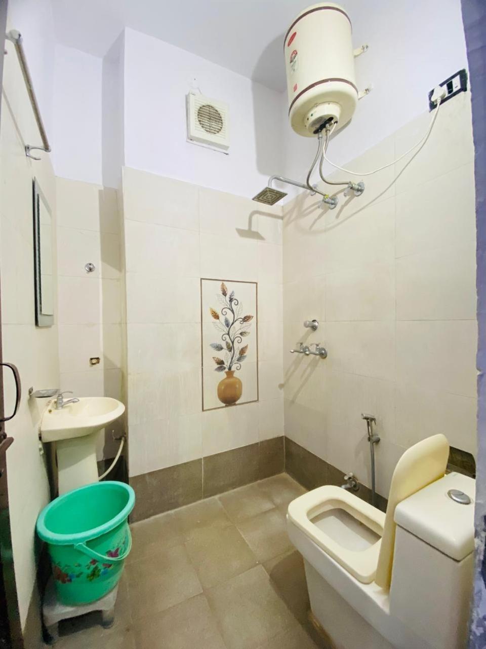 Hotel Kb Square Near Chandigarh Railway Station Exterior photo
